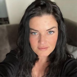 Meet your Posher, Annie-claude